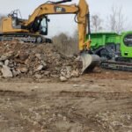 Bagr CAT a drtič Evoquip firmy Bagro při práci