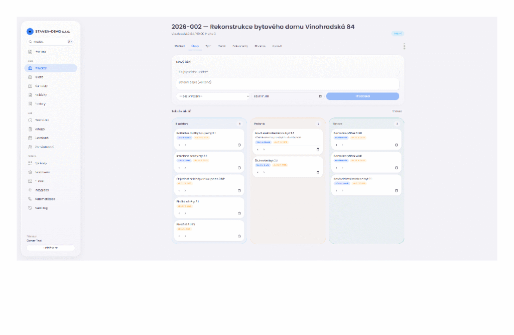 Kanban nástěnka úkolů pro stavební projekt — přiřazení pracovníkům
